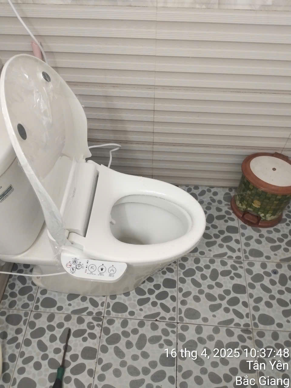 Có Nên Dùng Nắp Bồn Cầu Thông Minh Không? Đây Là Câu Trả Lời!